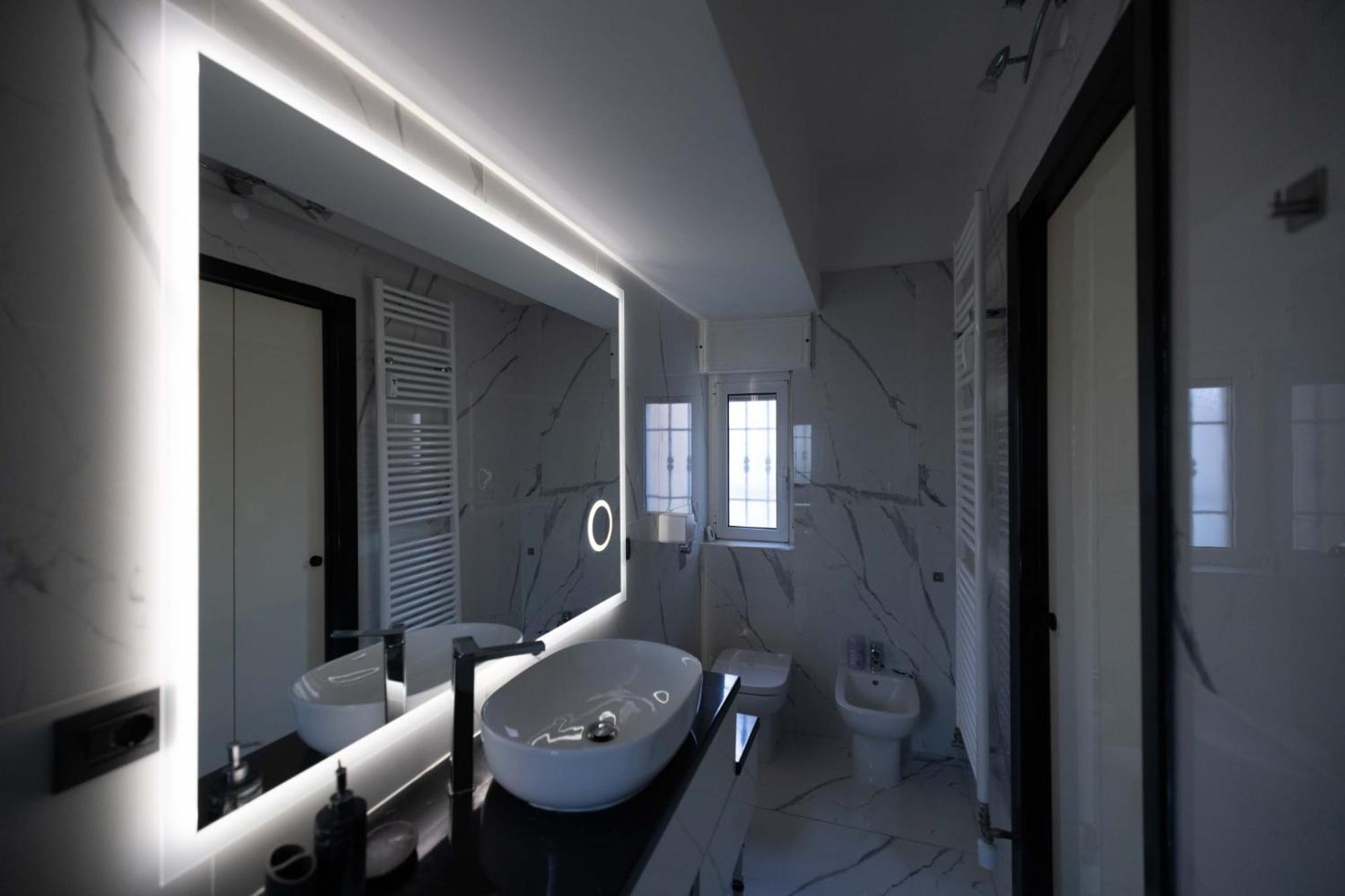 Spazioso Appartamento Con Terrazzo Navigli , Bocconi Милан Экстерьер фото